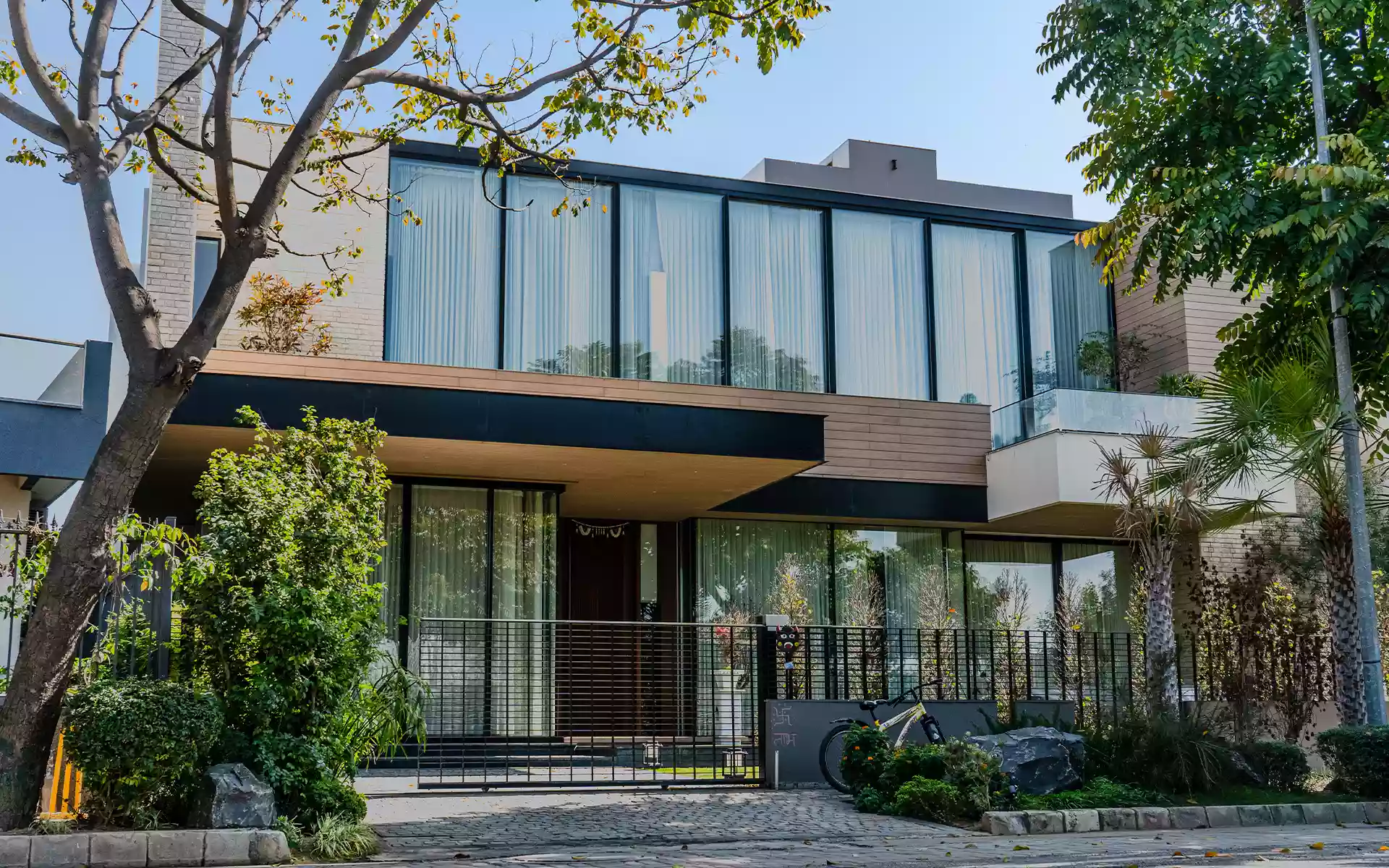 Banner-EAST LAKE VILLAGE-New